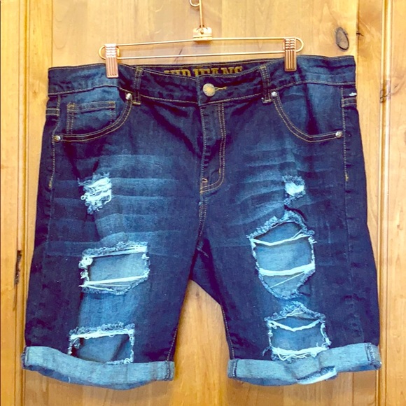 denim shredded shorts